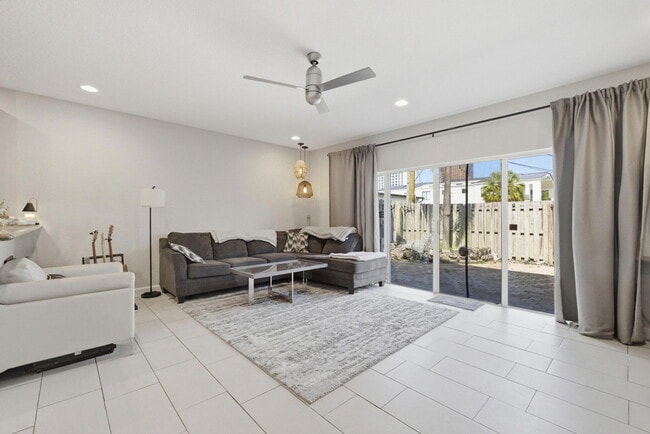Photo - 710 SW 4th Ave