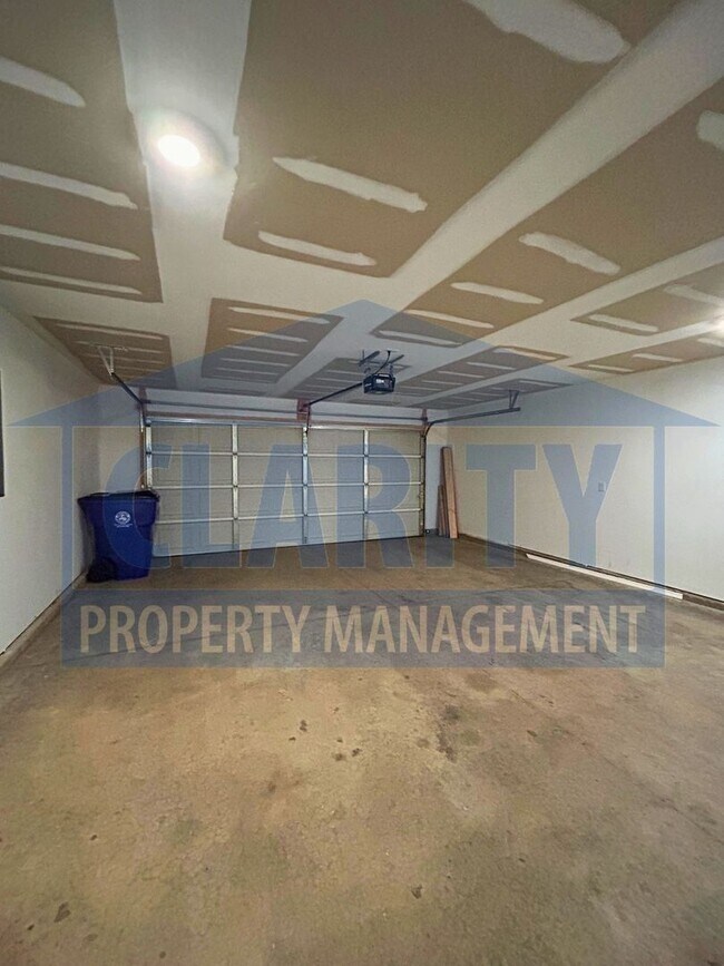 Photo - Four-bedroom home in a spacious cul-de-sac lot!