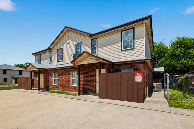 Building Photo - 7607 Windsor Oaks