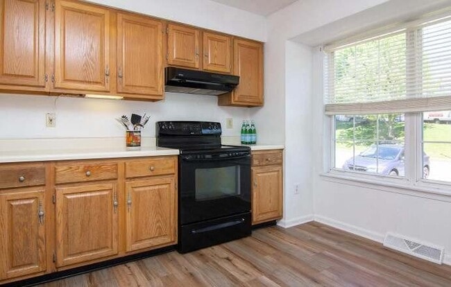 Photo - 436 Spalding Ct