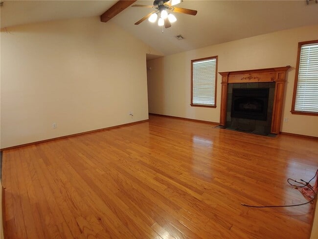 Photo - 2112 Ford St