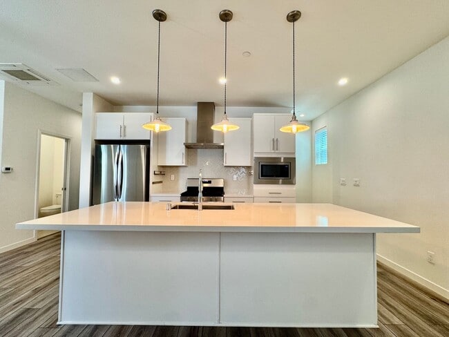 Photo - NEWER 2 BED, 2.5. BATH TOWNHOME IN BROADWAY AREA OF SACRAMENTO