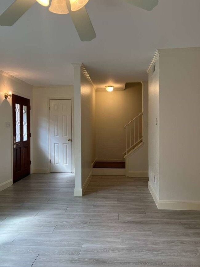 Photo - 5817 Valley Forge Dr Unidad 90