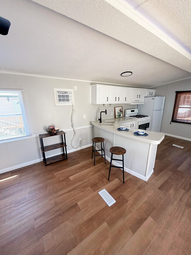 Photo - 18 Deerwood Park