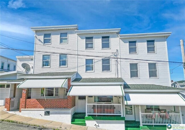 Building Photo - 32 Powell St