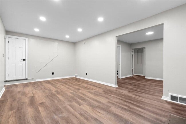 Photo - 16682 Tracey St