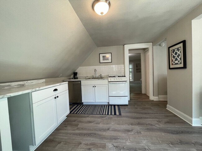 Photo - 938 E Dayton St Unidad 3