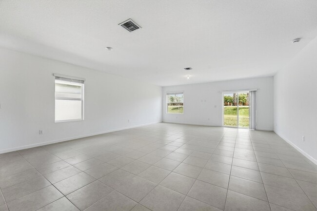 Photo - 10461 NW Suncrest Lp