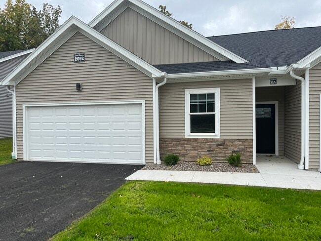 Photo - 2104 Community Ln