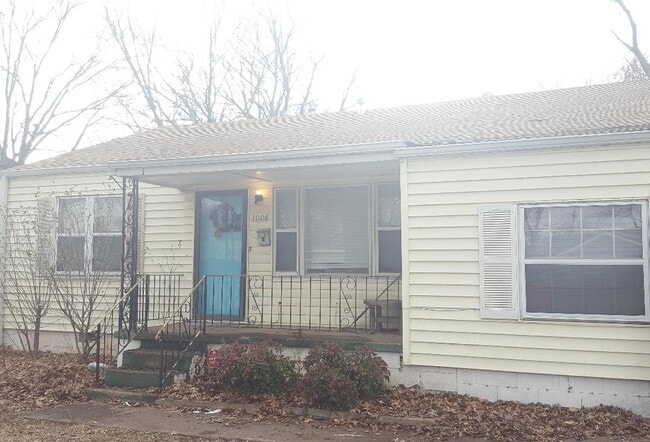 Building Photo - 1008 S Stanley St