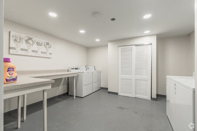 Resident Laundry Room - Le Blanc Court