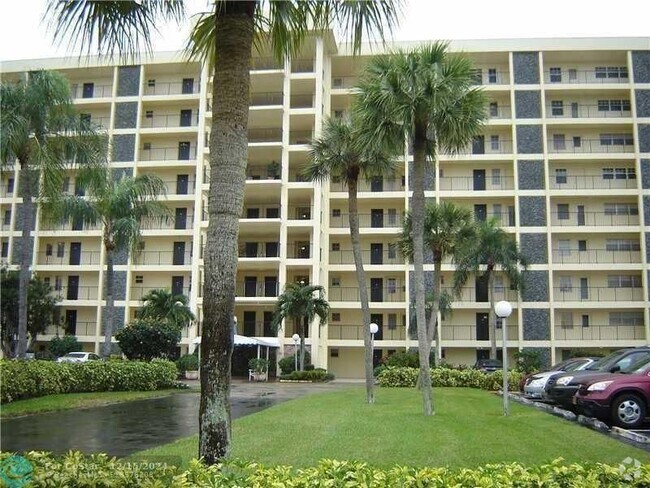 Building Photo - 3100 N Palm Aire Dr Unit 707 Rental