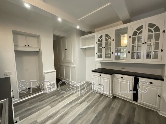 Photo - 219 E Cottage Pl