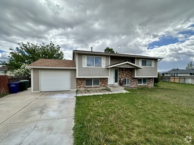 Building Photo - 7685 S 2550 W Rental