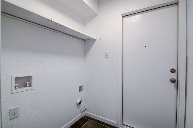 Photo - 8112 West Gate Blvd Unidad -A