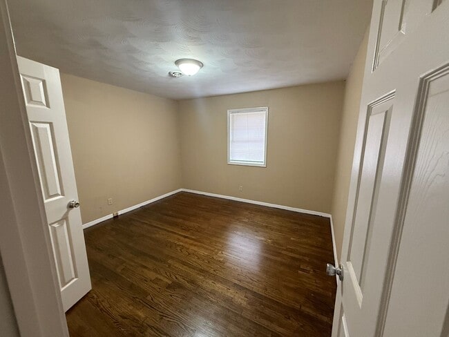 Photo - 2505 Rosebrier Ave