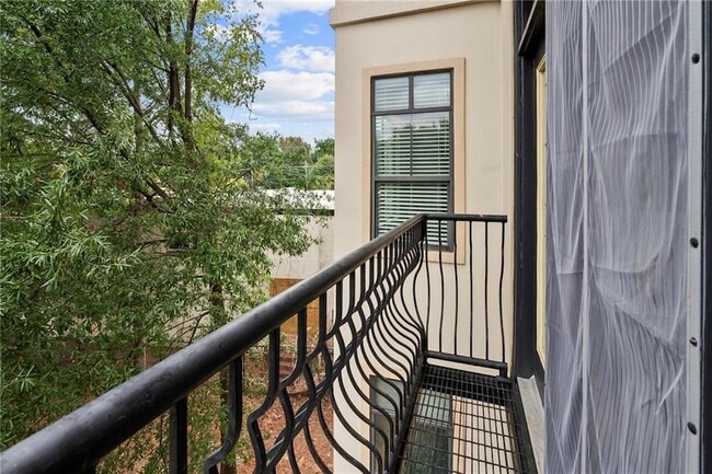 Photo - 5300 Peachtree Rd Unit 2303