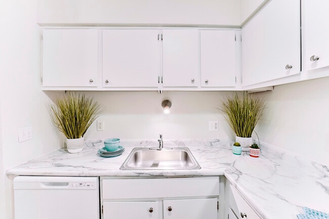 Photo - Oak Square Apartments