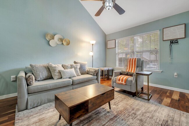 Photo - 2738 W Tharpe St Townhome