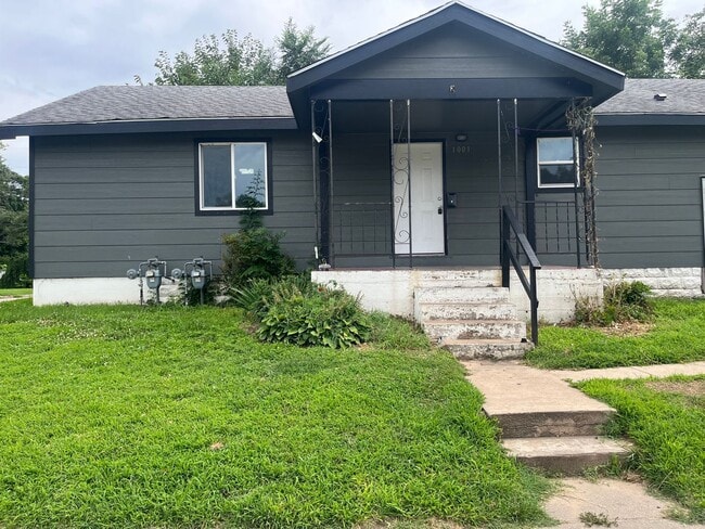 Building Photo - Charming 3 Bedroom 2 Bathroom