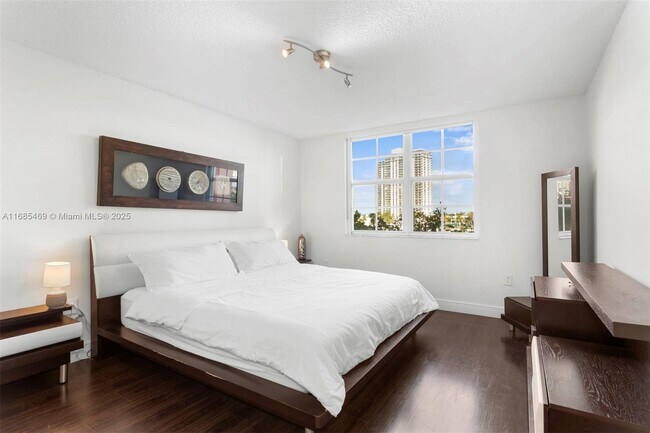Photo - 19655 E Country Club Dr Unit 6304
