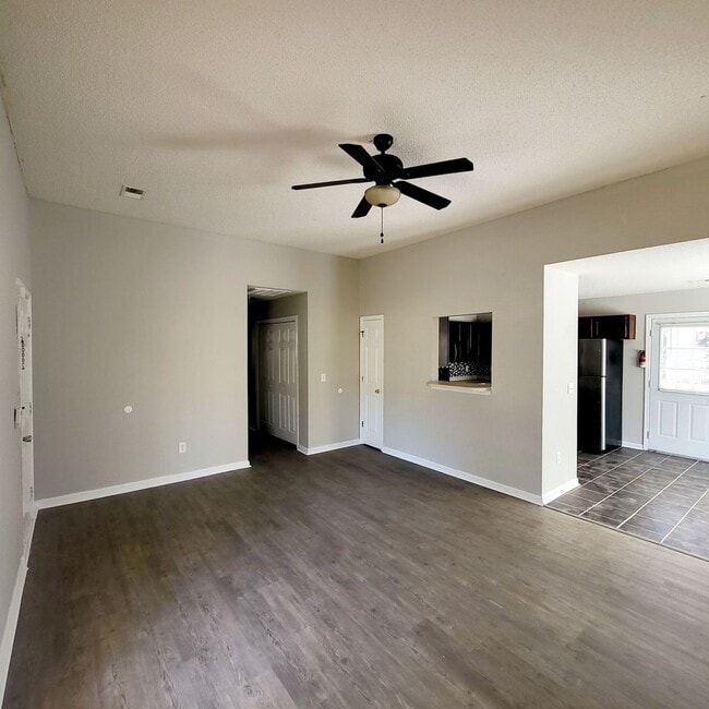 Photo - 511 Caddis Creek Rd