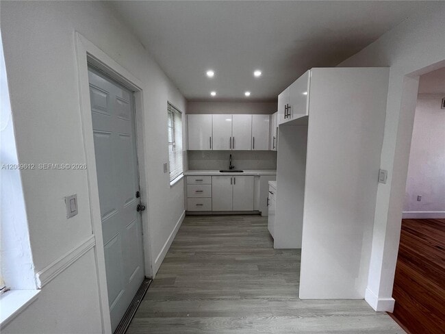 Photo - 15 Sidonia Ave Unit 3