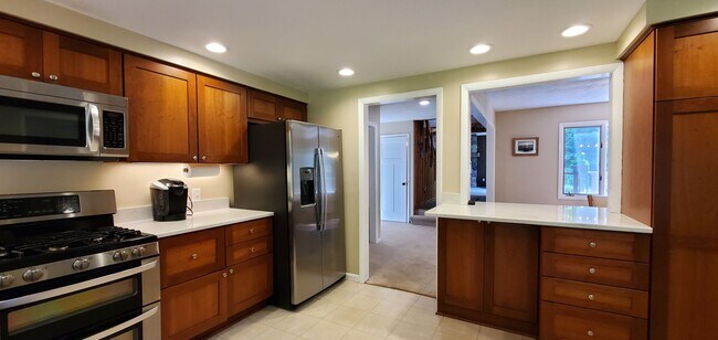 Photo - Furnished Off-Season Only 4 Bedrooms in Be... Casa