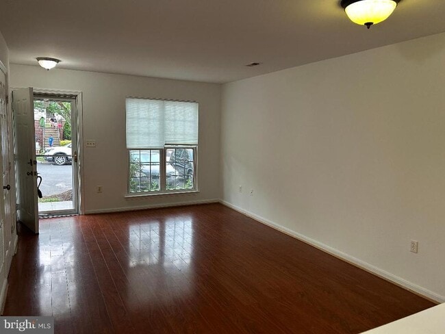 Photo - 42994 Beachall St