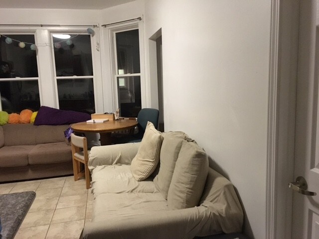 Sitting area - 2547 Irving St Unit 2545