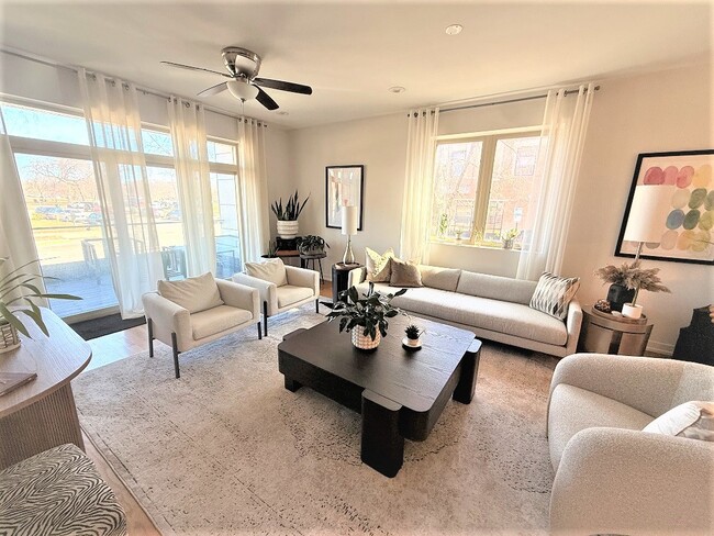 Photo - 2835 W Division St