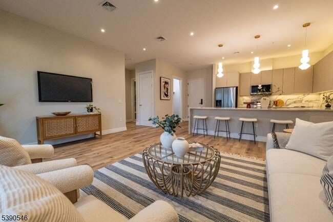 Photo - 1722 Springfield Ave Unit 404