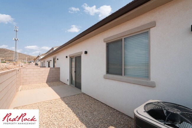 Photo - Spacious 4 Bedroom Townhome in Hurricane Heights!