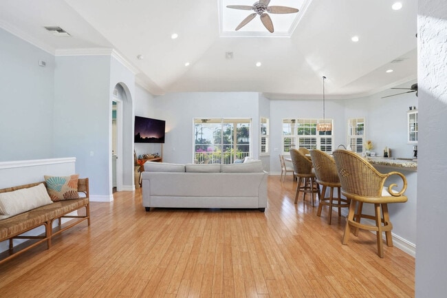 Photo - 3011 Pine Tree Dr Unit ID1364127P