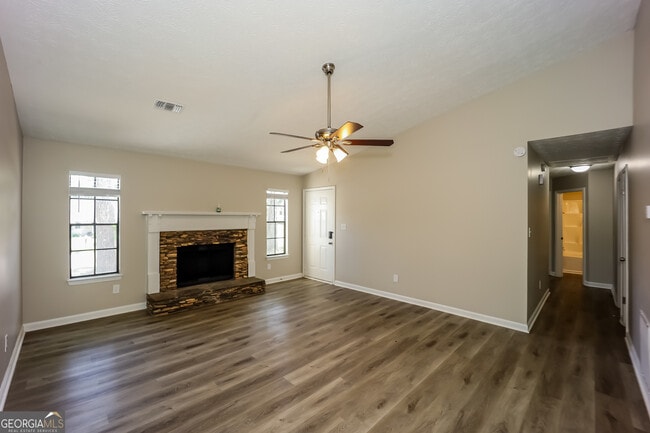 Photo - 252 Windemere Way