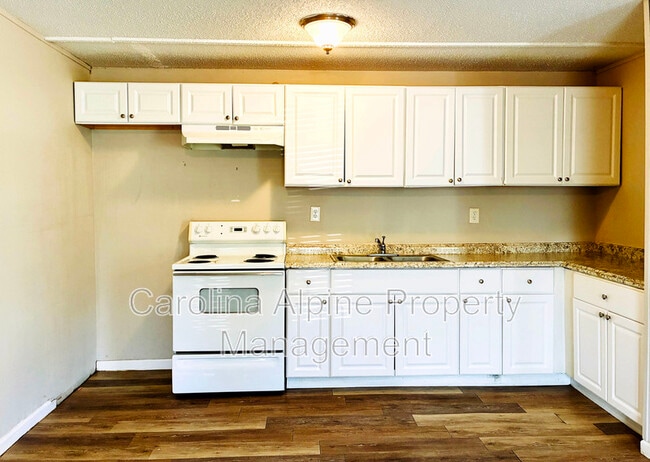 Photo - 208 School St