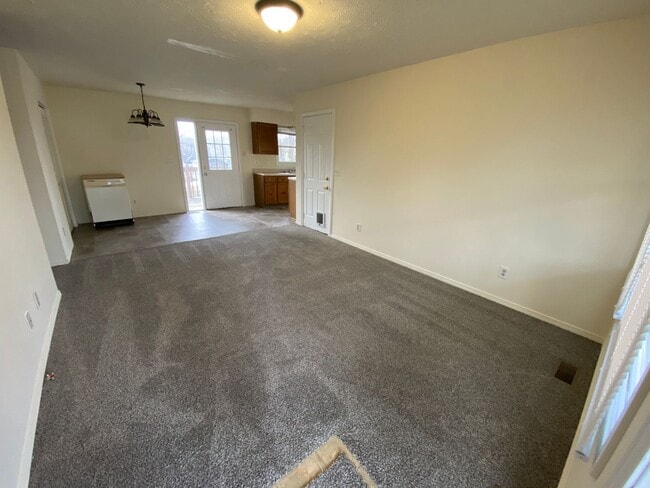 Photo - 3 Bedroom House Near the Clear Creek Trail