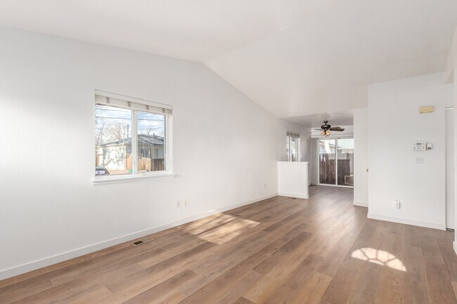 Photo - 3249 Madison St