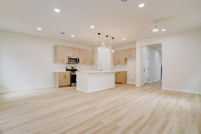 Photo - 8314 Williamsdell St