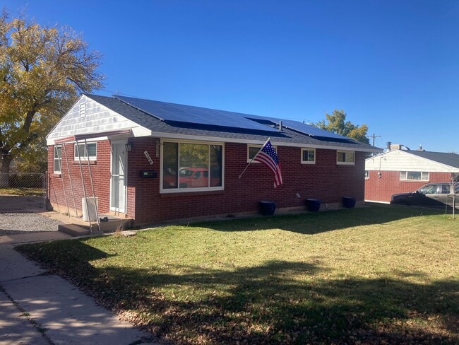 Building Photo - 566 S 75 E