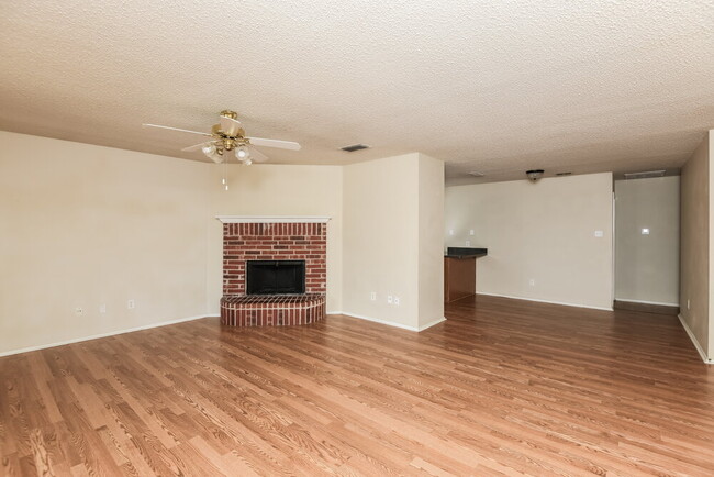 Photo - 617 Sawyer Dr