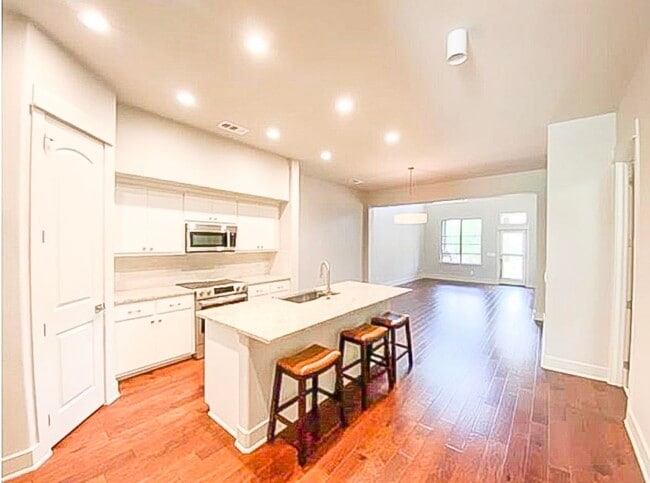 Photo - 108 Tuscan Dr