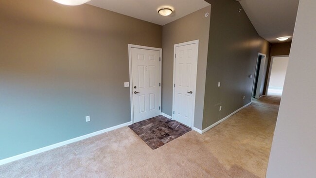 Photo - 3-Bedroom Ground-Level Unit with Rear View...