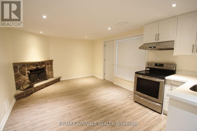 33 Carluke Crescent Unit Lower