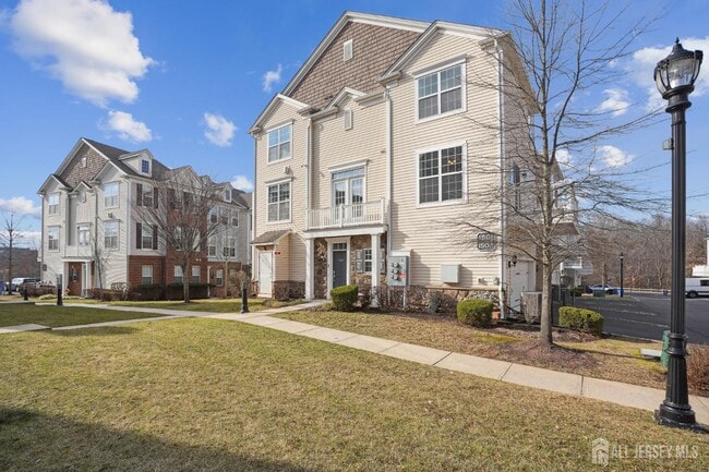 Building Photo - 1501 Gabriel Ln