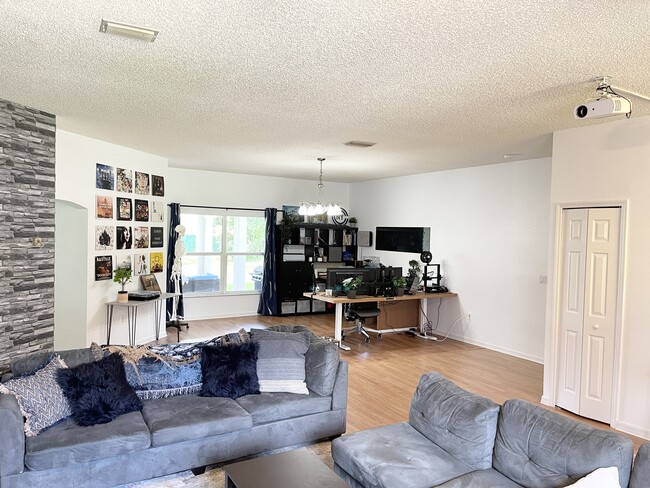 Photo - 78 Fountain Gate Ln