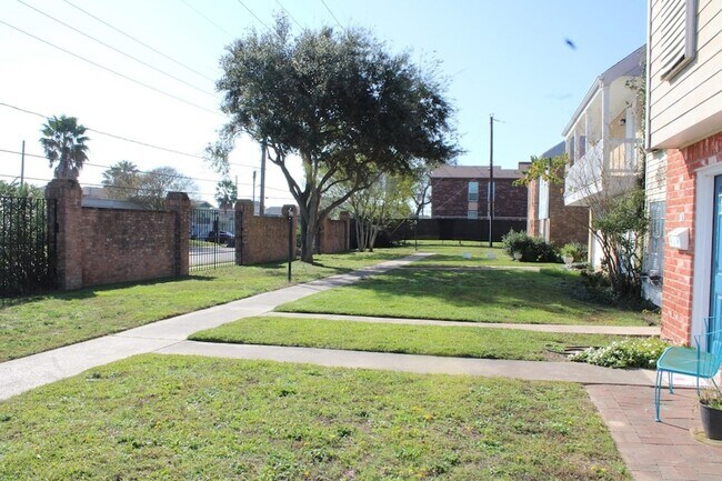 1901 Back Bay Dr