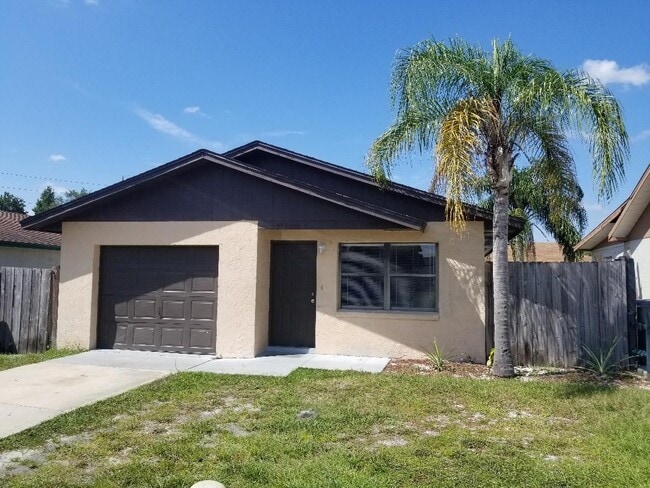Building Photo - Two-Bedroom Home with Bonus Room in Winter Haven