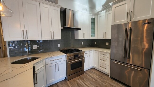 579 E 8th St Unit 1