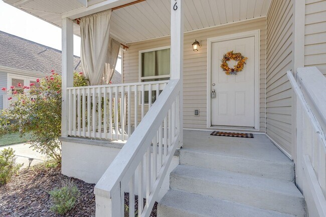 Photo - 906 Woodside St